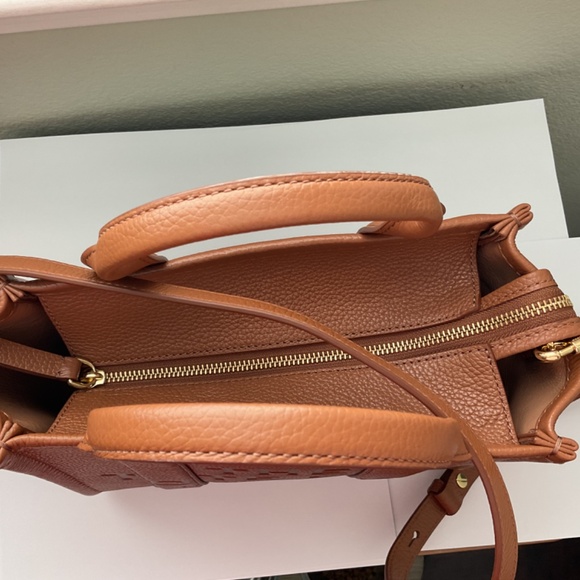 Marc Jacob’s The Leather Small Tote Bag - Picture 6 of 8